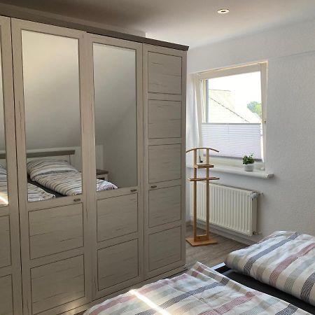 Traumhafte Dachgeschosswohnung 코니그스루터암엘름 외부 사진