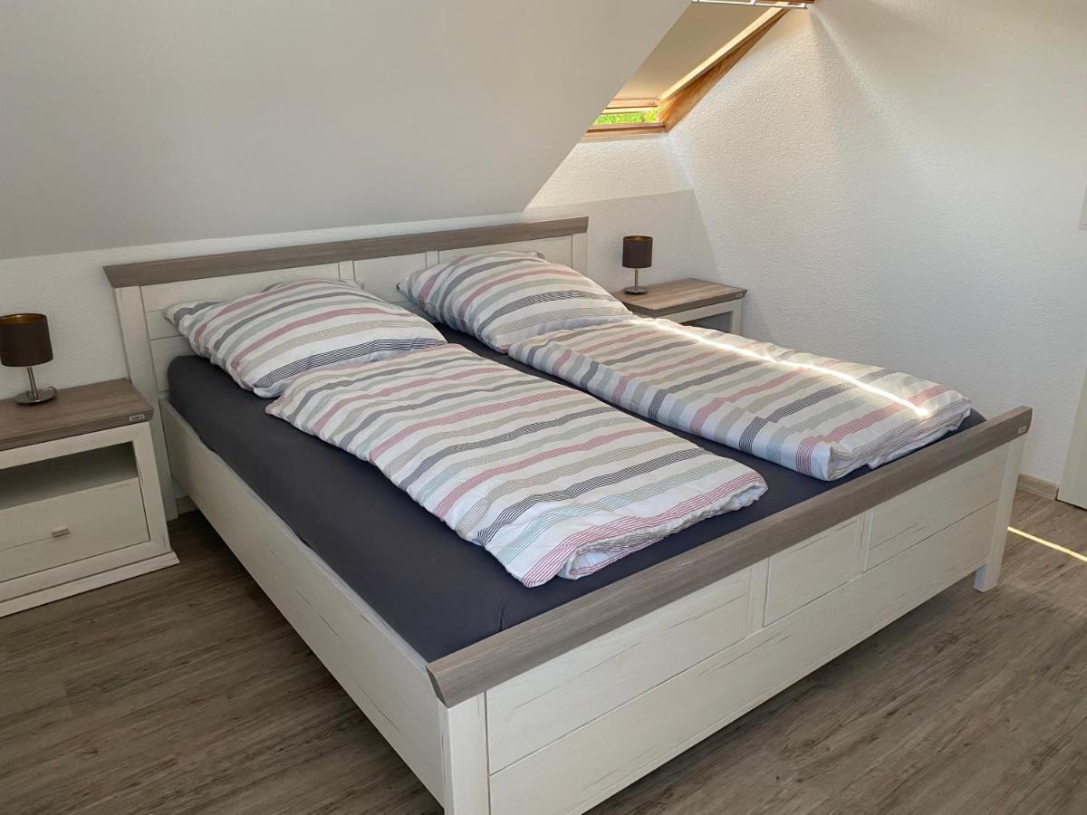 Traumhafte Dachgeschosswohnung 코니그스루터암엘름 외부 사진