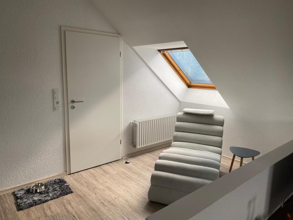 Traumhafte Dachgeschosswohnung 코니그스루터암엘름 외부 사진