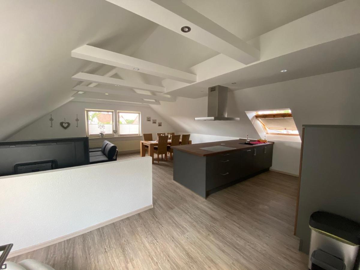 Traumhafte Dachgeschosswohnung 코니그스루터암엘름 외부 사진