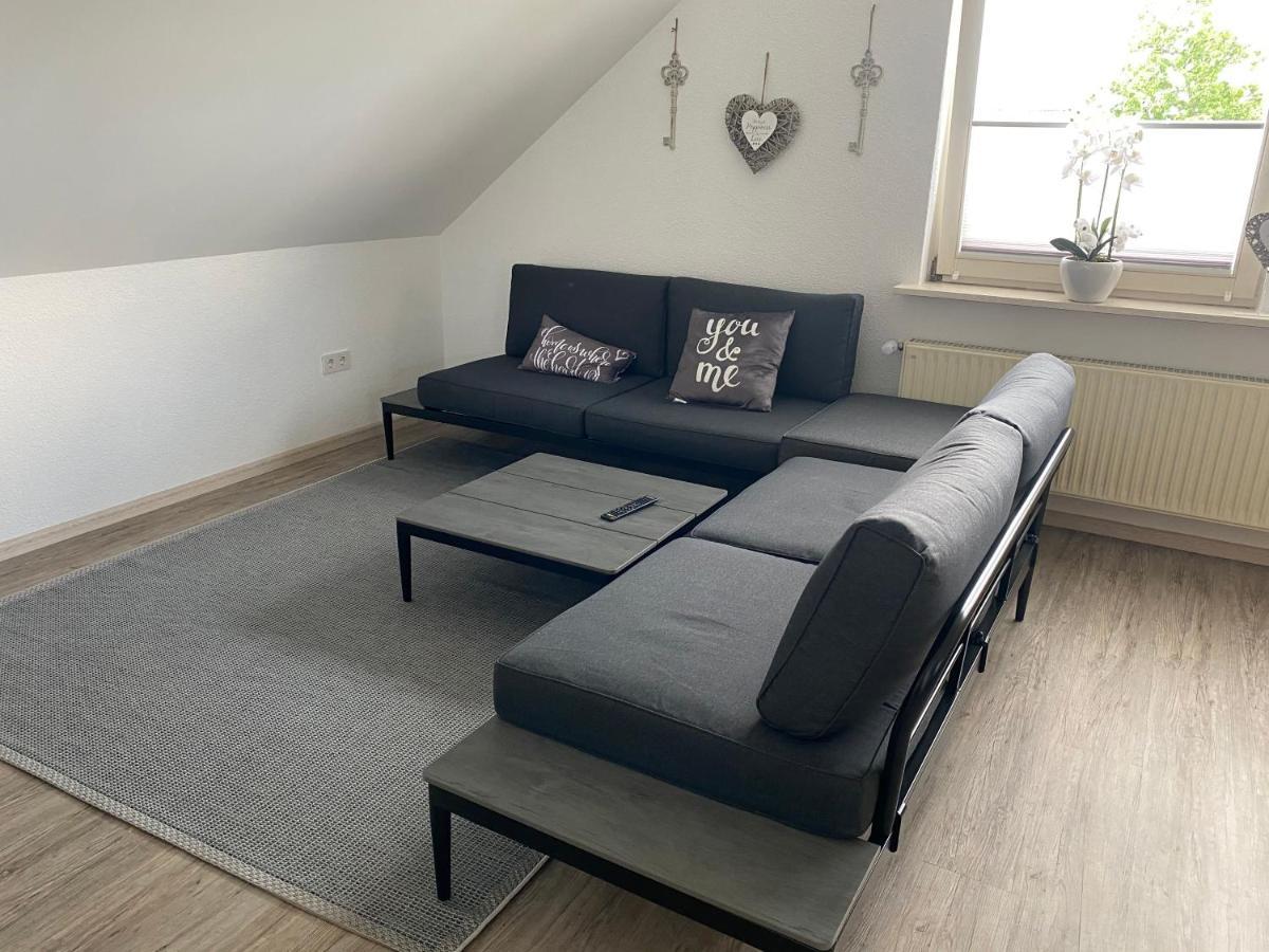 Traumhafte Dachgeschosswohnung 코니그스루터암엘름 외부 사진