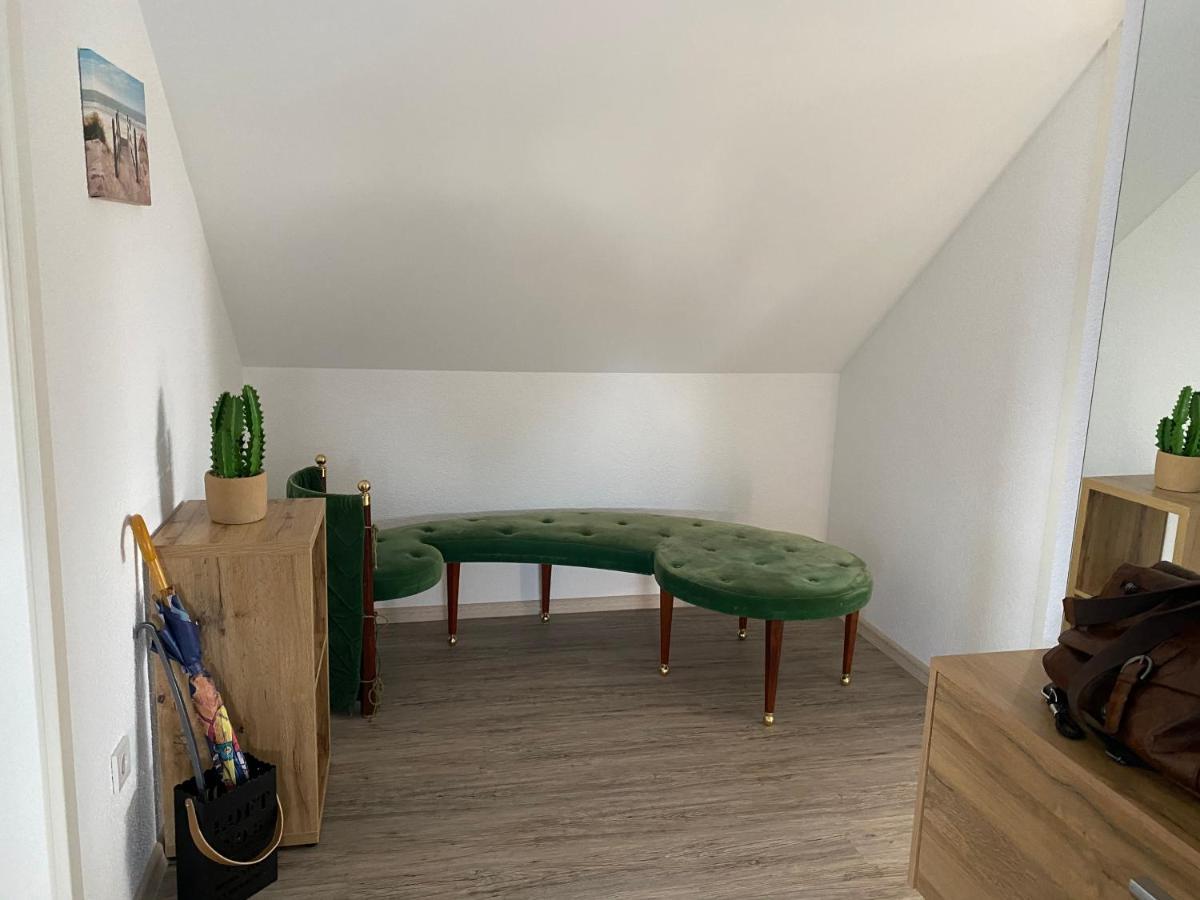 Traumhafte Dachgeschosswohnung 코니그스루터암엘름 외부 사진
