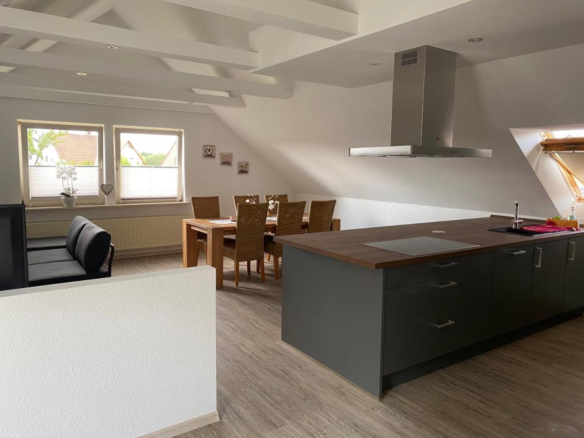 Traumhafte Dachgeschosswohnung 코니그스루터암엘름 외부 사진