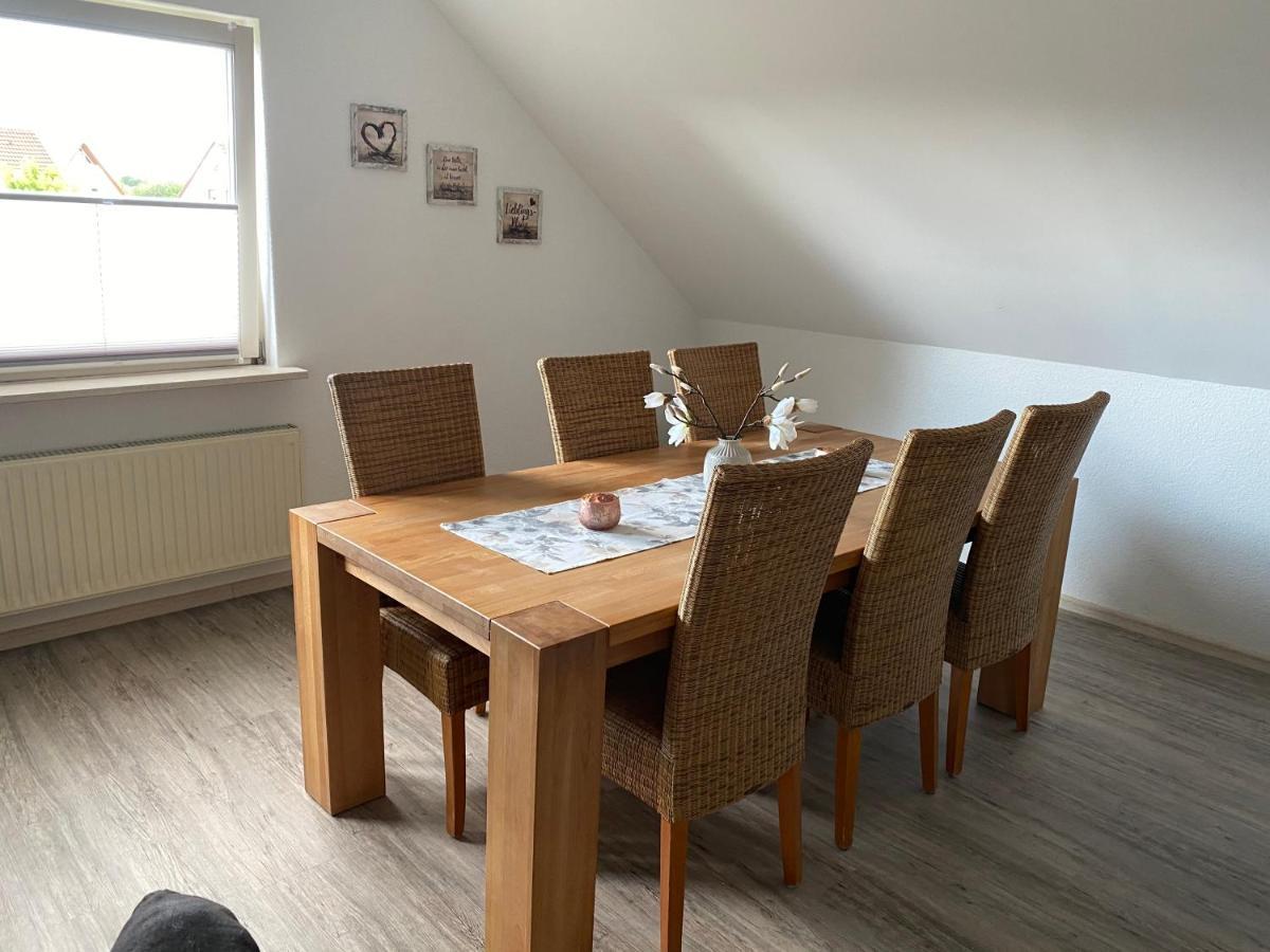 Traumhafte Dachgeschosswohnung 코니그스루터암엘름 외부 사진
